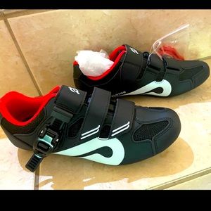 Peleton shoes brand new wrong size 40 (9)